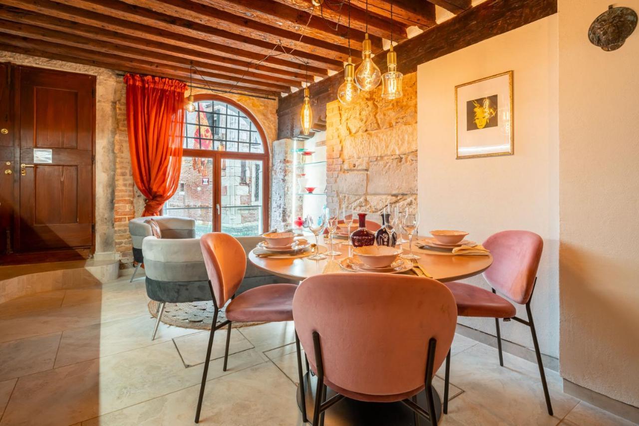 Casa Manina Sul Ponte - Your Private Canal View Velence Kültér fotó
