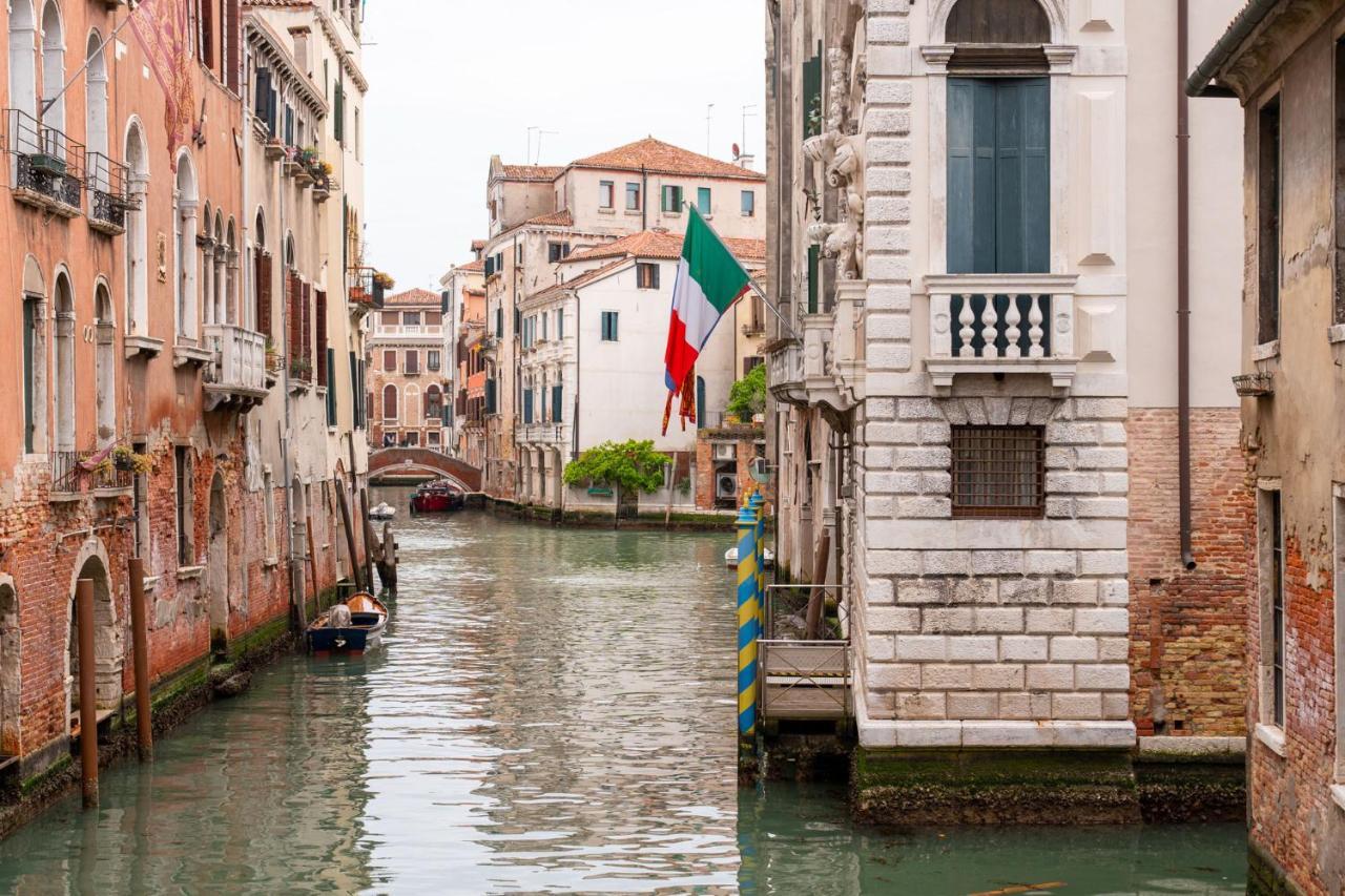 Casa Manina Sul Ponte - Your Private Canal View Velence Kültér fotó