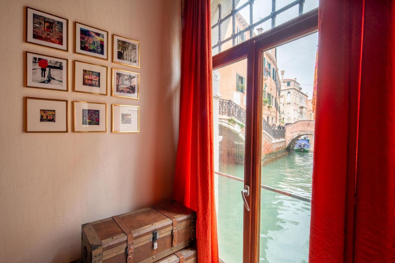 Casa Manina Sul Ponte - Your Private Canal View Velence Kültér fotó