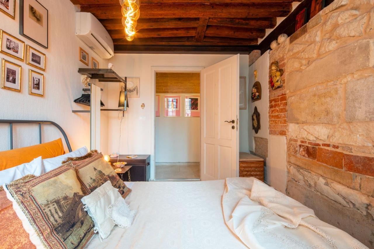 Casa Manina Sul Ponte - Your Private Canal View Velence Kültér fotó