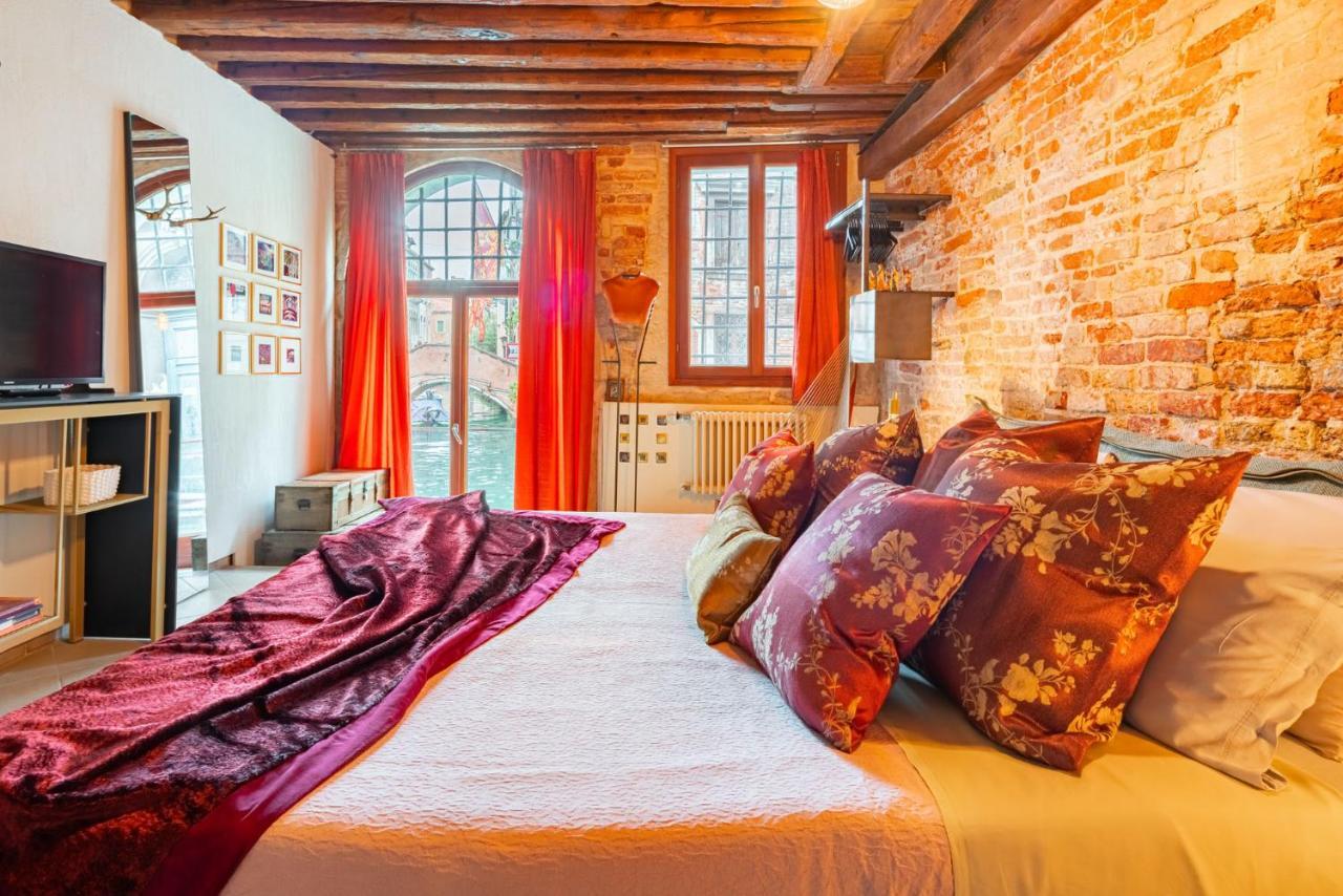 Casa Manina Sul Ponte - Your Private Canal View Velence Kültér fotó