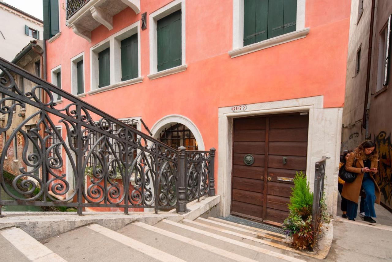 Casa Manina Sul Ponte - Your Private Canal View Velence Kültér fotó