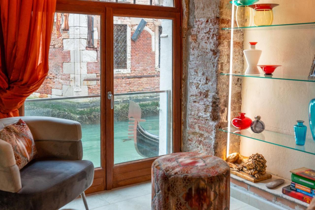 Casa Manina Sul Ponte - Your Private Canal View Velence Kültér fotó