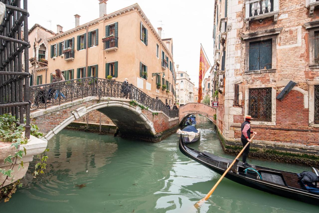 Casa Manina Sul Ponte - Your Private Canal View Velence Kültér fotó