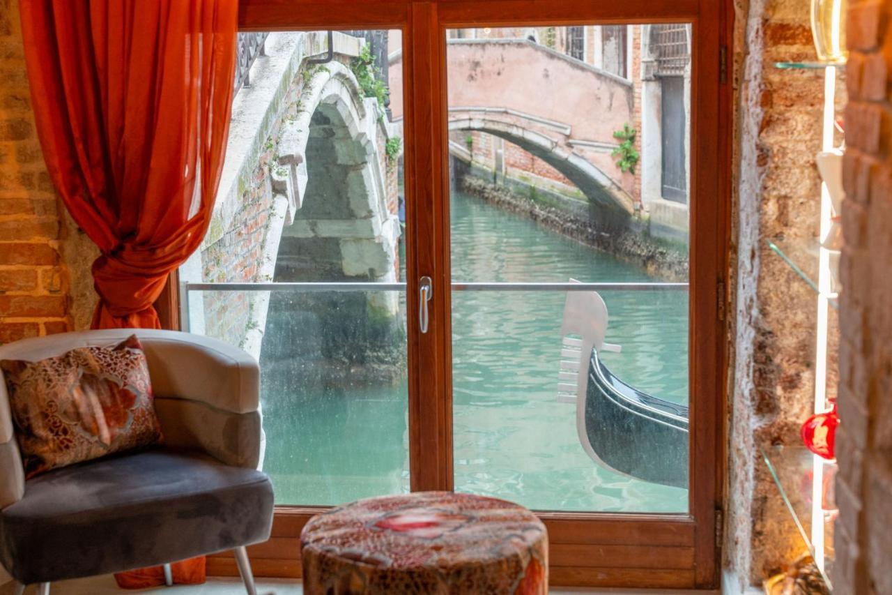 Casa Manina Sul Ponte - Your Private Canal View Velence Kültér fotó