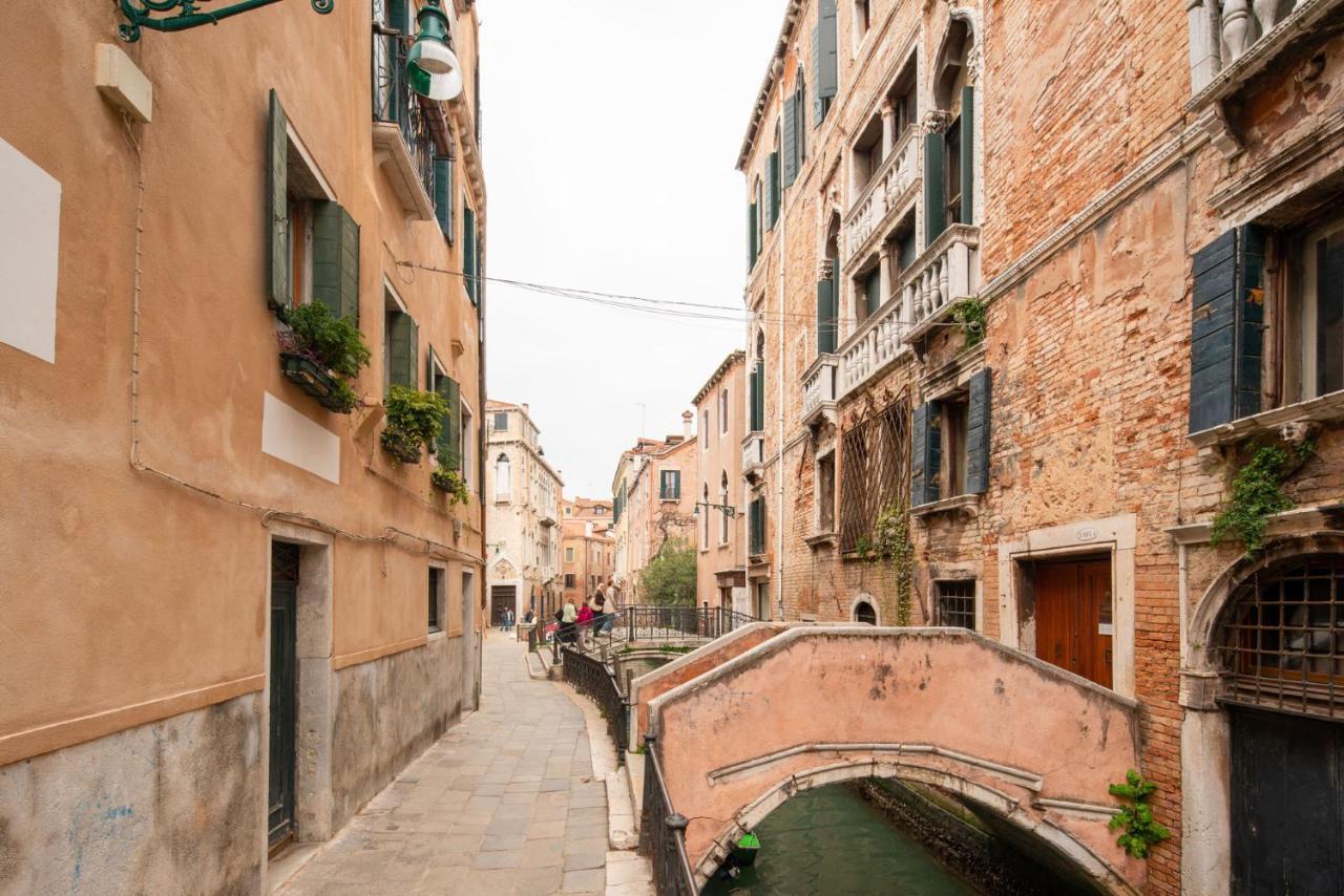 Casa Manina Sul Ponte - Your Private Canal View Velence Kültér fotó